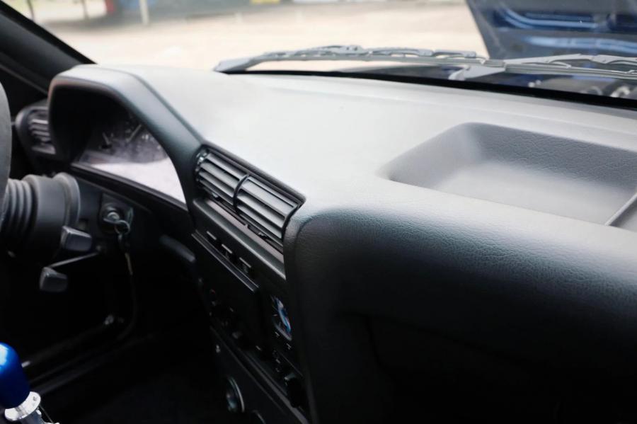 Детали интерьера BMW M3 Coupe (E30) 1988 года  (фото 56 из 118)